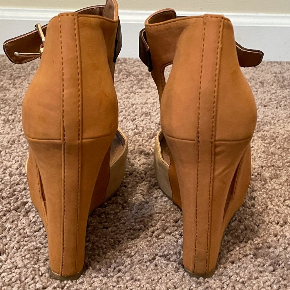 Bcbg Color Block Wedge, Excellent Condition - image 2